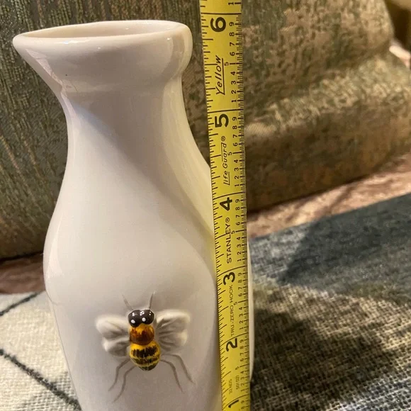 Mary Lake-Thompson Inc farmhouse decorative creamer - Picture 2 of 4